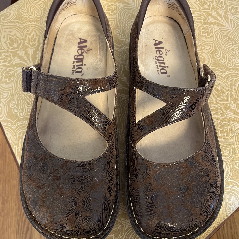 Alegria 39 Brown Shoes